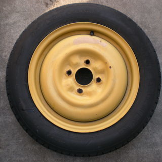 スペアタイヤ T135/90D15