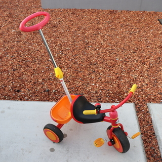 ides アイデス 「かる～くこげる三輪車」 レッドの画像