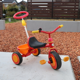 ides アイデス 「かる～くこげる三輪車」 レッド