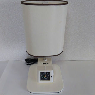 日立スタンド　クウォーツ時計付き