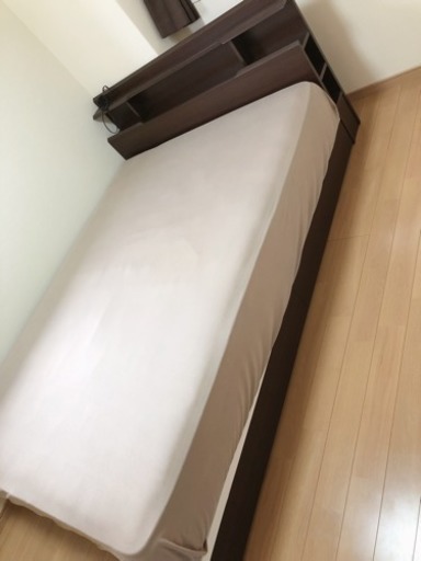 ダブルベッド  20日引渡し予定
