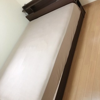 ダブルベッド  20日引渡し予定