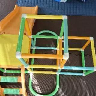 すべり台付ジャングルジムの画像