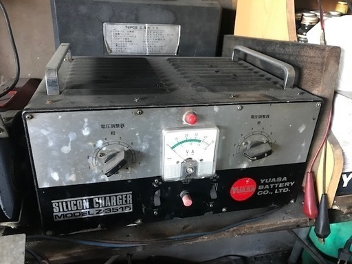 【早い者勝】ユアサ　バッテリー充電器　Z-3515　動作確認済み　SILICON CHARGER　YUASA