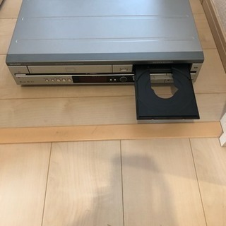 ジャンク　VHS&DVDレコーダー SHARP DV-RW190