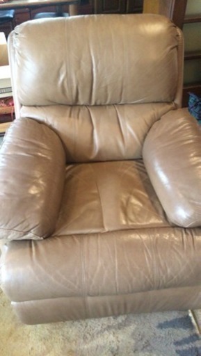 4月中です⭐️3人掛けソファと1人用のチェアー