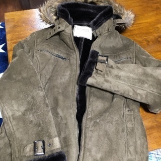 メンズＬサイズ シャツ２枚と新品ムートンジャケットの画像