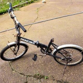 ボロボロの折り畳めない自転車