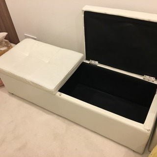オフホワイトの収納長椅子