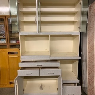 格安 食器棚の画像