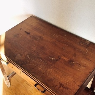 昭和レトロな木製デスク の画像