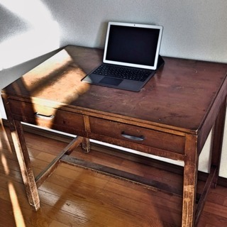 昭和レトロな木製デスク の画像