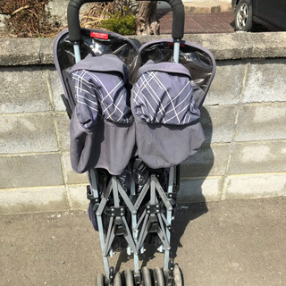 ☆最終値下【マクラーレン ツイントライアンフ Twin Triumph 】チャコール　双子バギーの画像