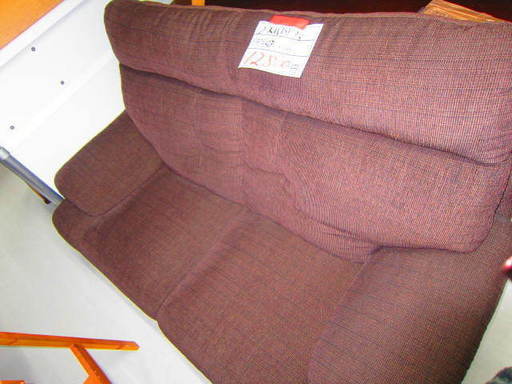 リサイクルショップのダイトーです。お持ち帰り価格　　両肘つき2人ソファー　ブラウン