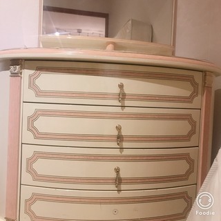 輸入家具✨お姫様ドレッサーの画像