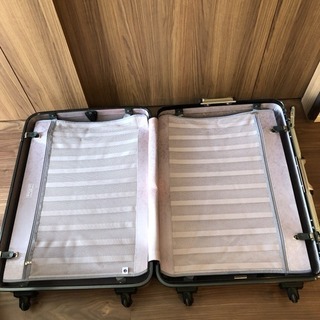 キャリーケース の画像