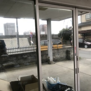 窓ガラスフィルムを施工しています。遮熱（日射調整）・断熱・省エネ...