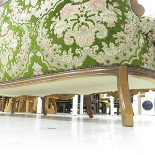 取りに来れる方限定！金華山のロココ調3人掛けソファ！