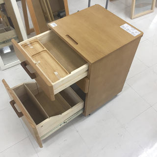 取りに来て頂ける方限定！光製作所の学習机のご紹介です！
