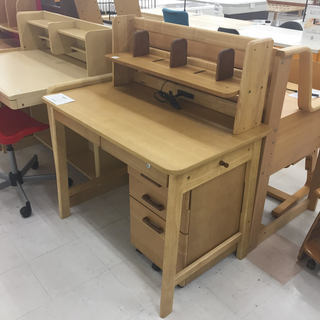 取りに来て頂ける方限定！光製作所の学習机のご紹介です！