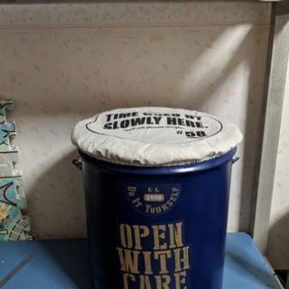 キャンプ道具箱、薪入れにペール缶