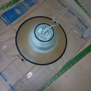 黒縁のペンダントライト
