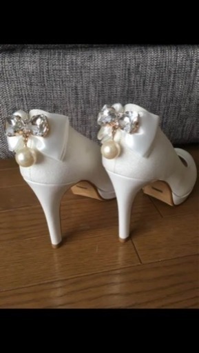 白いパンプス