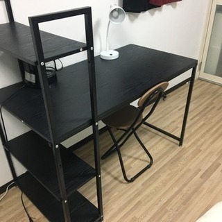 パソコンデスク、スタンドライト、チェアーもつけます！の画像