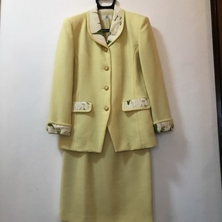 春のお出かけスーツの画像