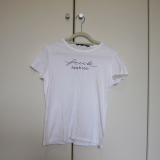 フレンチコネクション　白ロゴTシャツ　(Size S）の画像