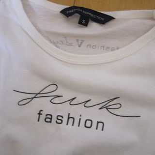 フレンチコネクション　白ロゴTシャツ　(Size S）の画像