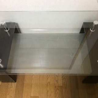 ガラスのセンターテーブルの画像