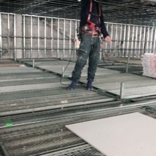 建築、軽鉄ボード貼り等内装工募集！見習い工も随時募集中！の画像