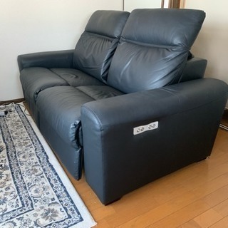 座面と背もたれが動くニトリの15万円の電動ソファーの画像
