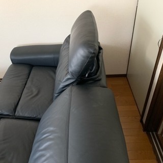 座面と背もたれが動くニトリの15万円の電動ソファーの画像