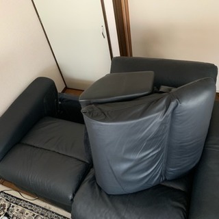 座面と背もたれが動くニトリの15万円の電動ソファーの画像