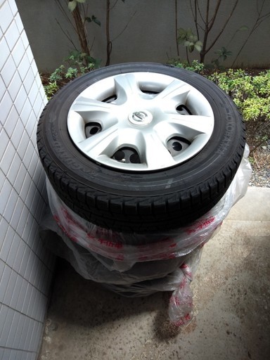 スタッドレスタイヤ　185/65 R15   ティーダ