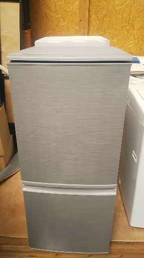 配達設置無料　美品 シャープ 137L どっちもドア冷蔵庫（シルバー）SHARP SJ-14Y