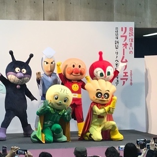 硬式テニスの練習やバドミントン