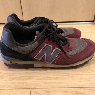 【一部劣化があるので格安で】ニューバランス スニーカーの画像