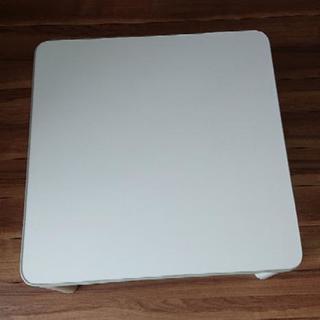 テーブル
