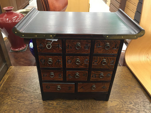 取りに来て頂ける方限定！和家具の薬箪笥のご紹介です！