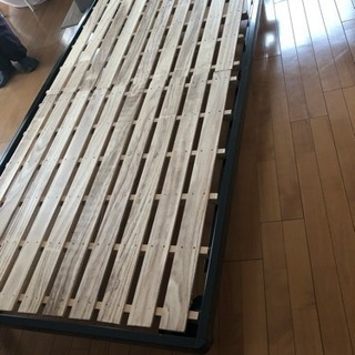 無印良品の組み立て式シングルベット スチール製の画像