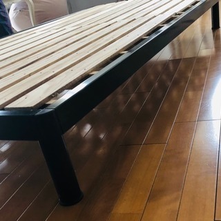 無印良品の組み立て式シングルベット スチール製の画像