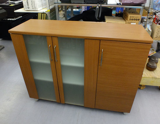 手稲リサイクル  ミドル キッチンボード 食器棚 ブラウン キャスター付き 手稲区前田