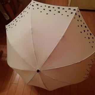 傘　白に黒のハートがかわいい
