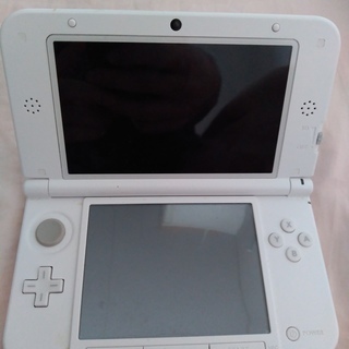 3DS LL　タッチペン&ACアダプタ付　モンハン4G&クロスの2本ソフト付の画像