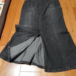 黒のロングスカートの画像