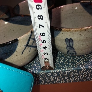 ほのぼのウサギ模様の湯呑みの画像