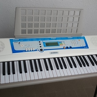 ヤマハキーボード　EZ-J200　光る鍵盤　リズム機能